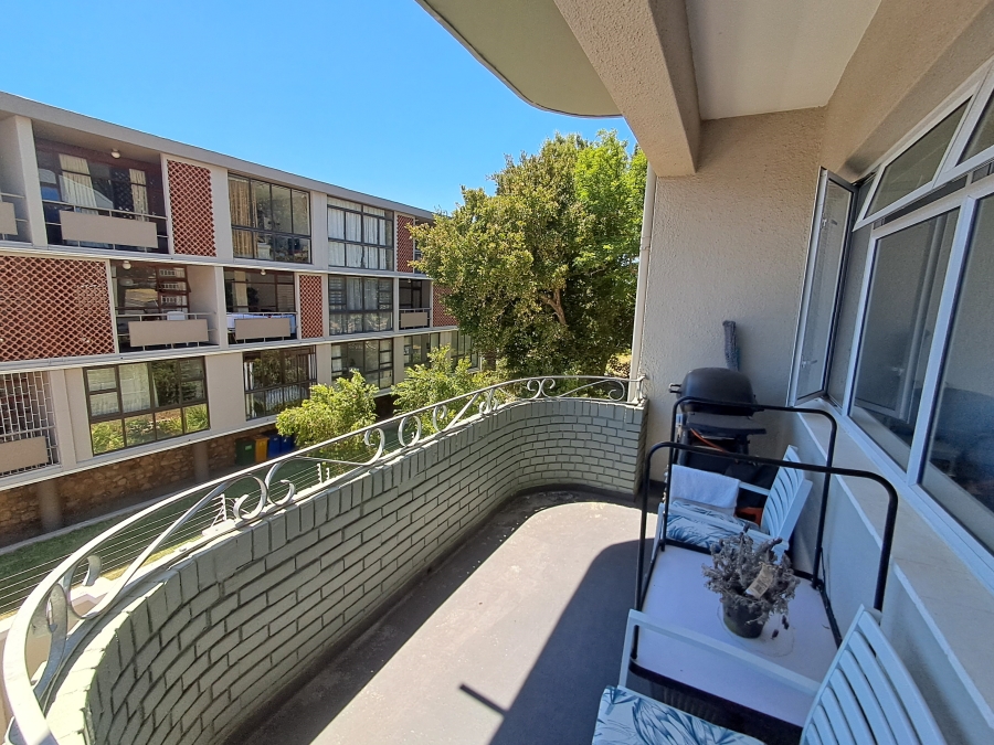 To Let 1 Bedroom Property for Rent in Vredehoek Western Cape